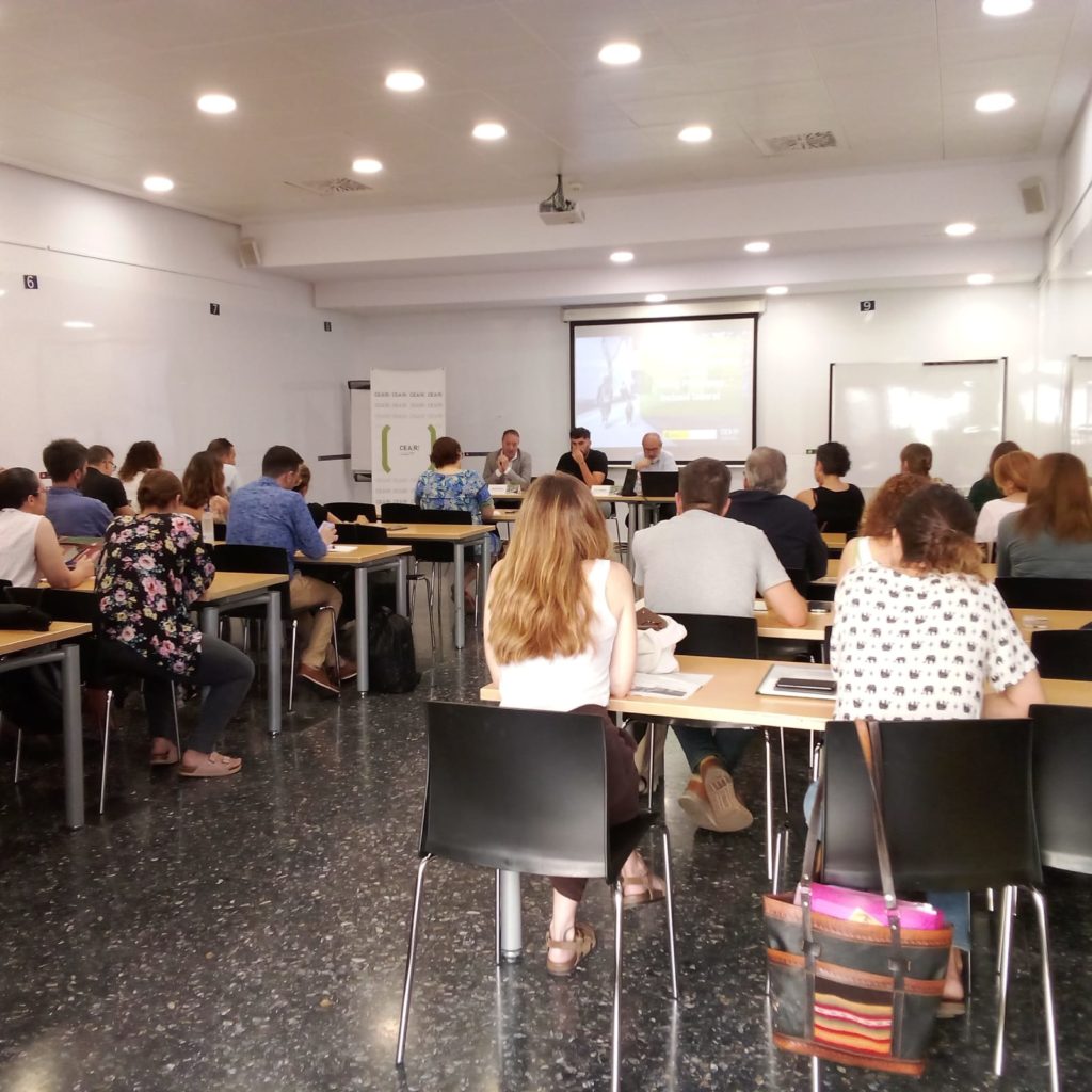 Més de 40 empreses participen en la Jornada de Bones Pràctiques per a promoure la inclusió de les persones refugiades a València.
